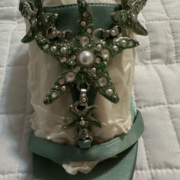 Alberta Ferretti satin sandal with embellished starfish - Picture 8 of 9